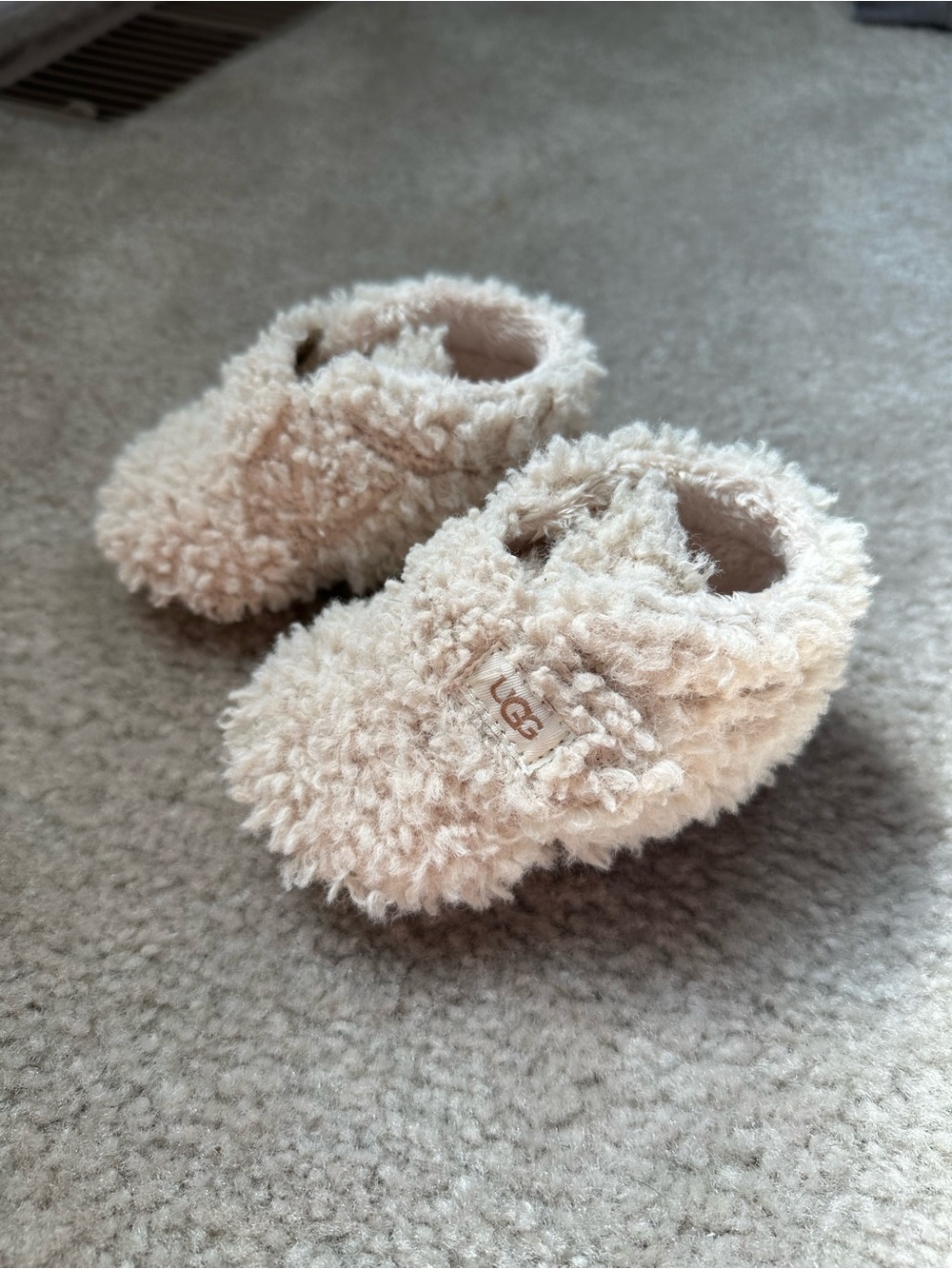 UGG Cozy Fuzzy Baby Booties - Cream bixbee size 2/3 (6-12 months)